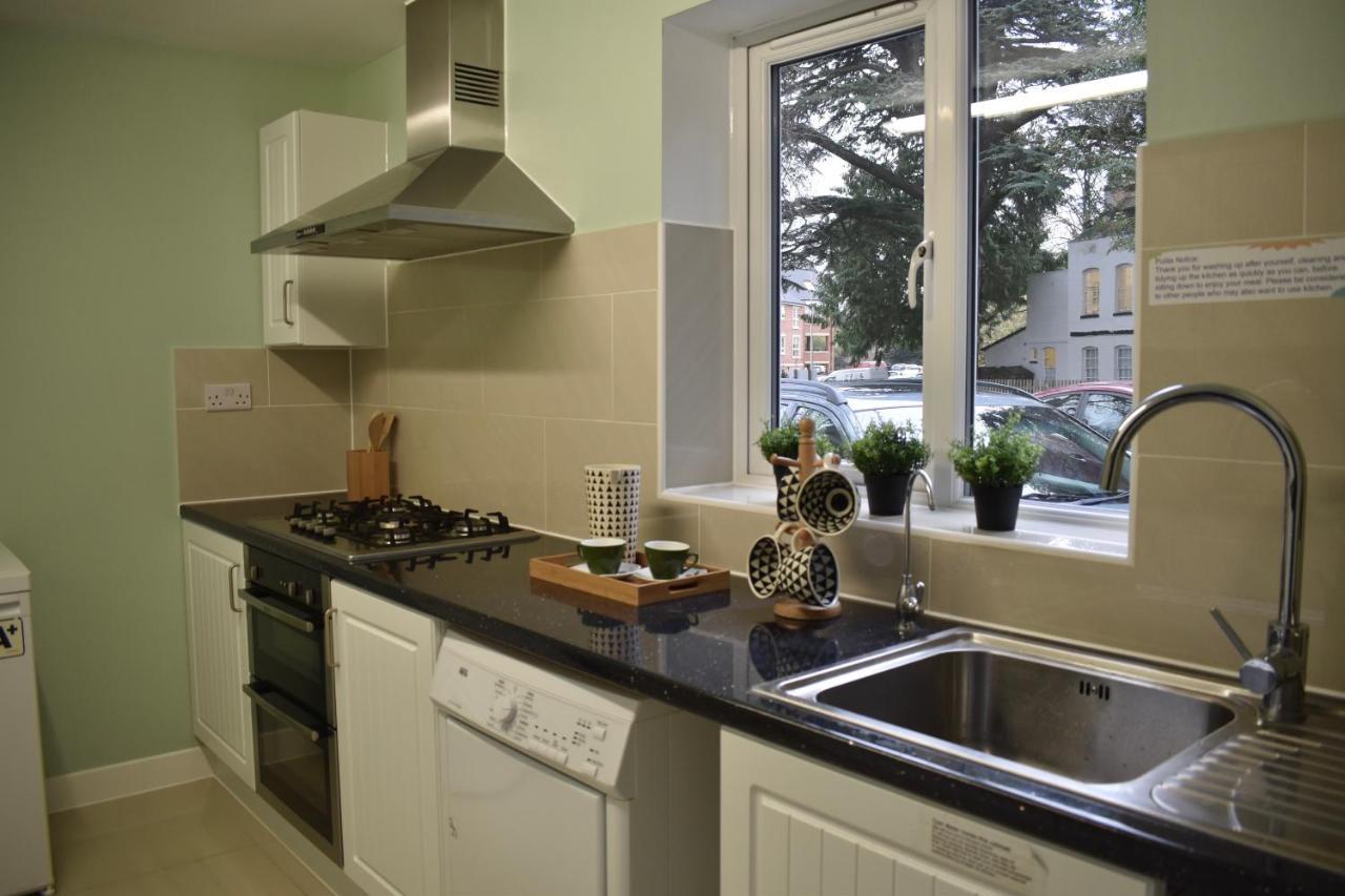 The Spinney Bracknell Exterior foto