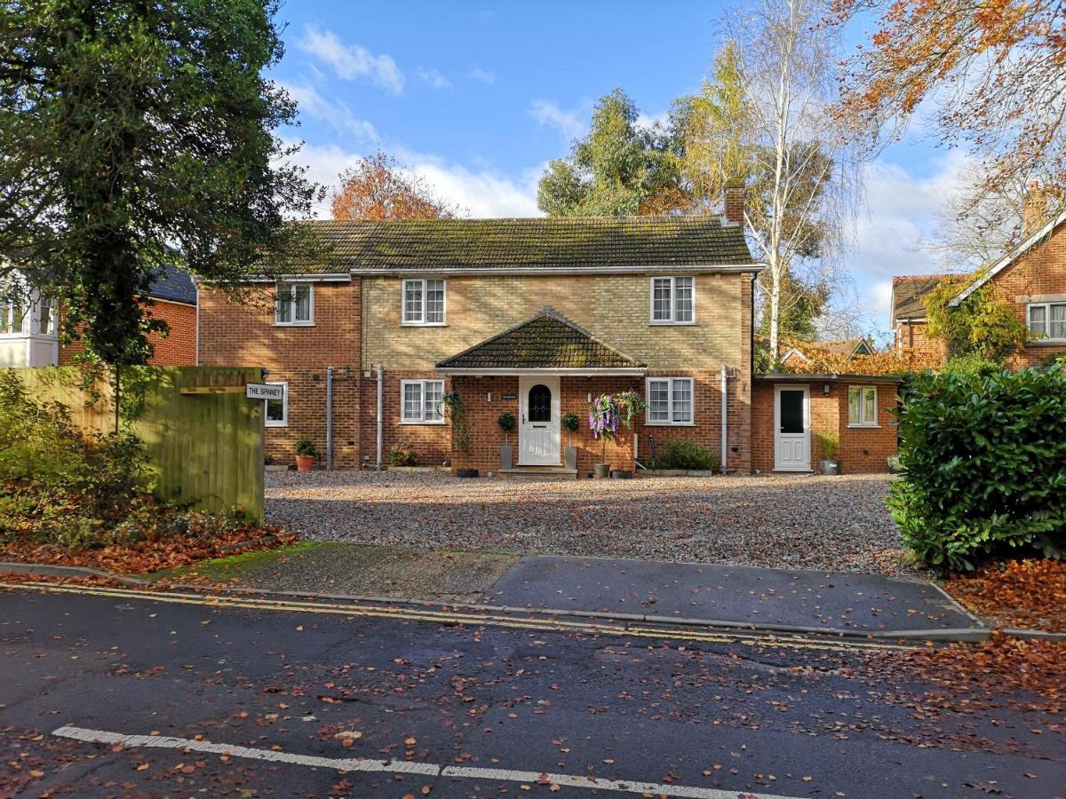 The Spinney Bracknell Exterior foto